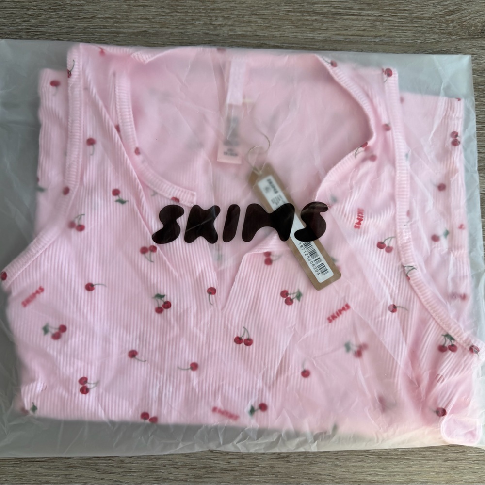 SKIMS Soft Lounge Ribbed Tank Top Pink Cherry Print XS NWT Limited Edition - Picture 2 of 7
